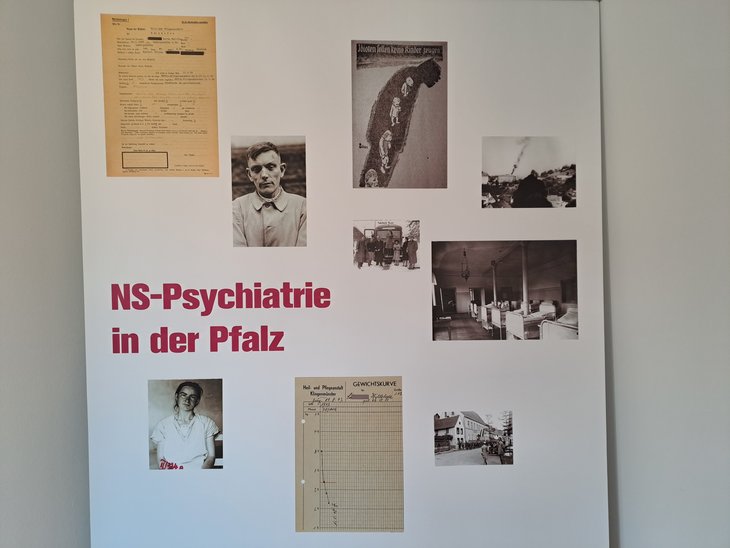 eine der Infotafeln der Ausstellung mit historischen Dokumenten und Fotos